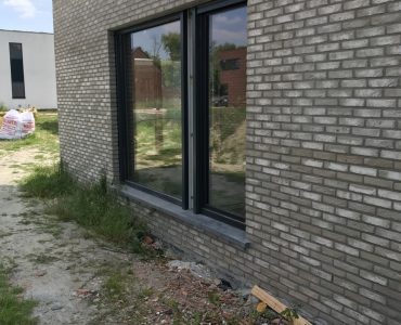 Realisatie PVC ramen en deuren in RAL7016 te Koersel